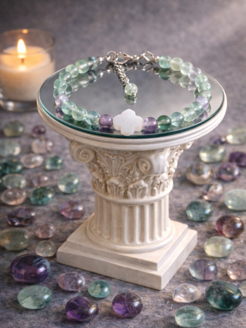 BRACELET PIERRES NATURELLES FLUORITE ET TREFLE NACRE