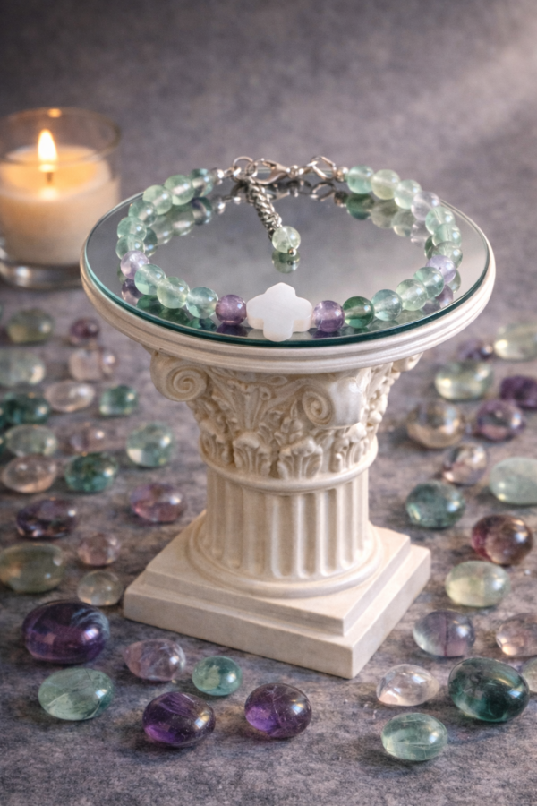 BRACELET PIERRES NATURELLES FLUORITE ET TREFLE NACRE