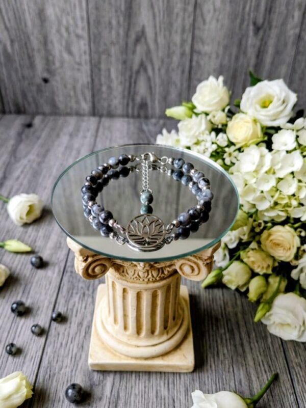 BRACELET PIERRES NATURELLES LARVIKITE ET LOTUS