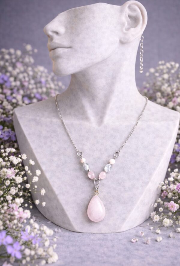 CHAINE ET PENDENTIF PIERRES NATURELLES QUARTZ ROSE ET CRISTAL DE ROCHE