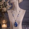 CHAINE ET PENDENTIF PIERRES NATURELLES SODALITE ET JADE BLANC
