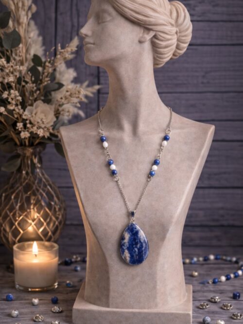 CHAINE ET PENDENTIF PIERRES NATURELLES SODALITE ET JADE BLANC
