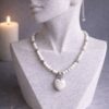 COLLIER RAS LE COU PIERRES NATURELLES HOWLITE ET PENDENTIF COEUR
