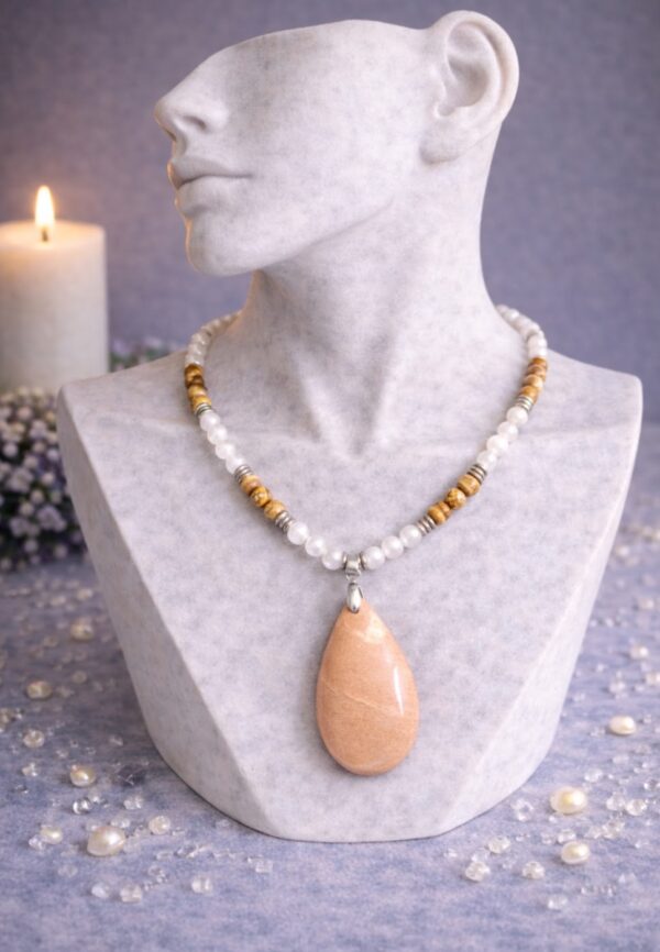 COLLIER PIERRES NATURELLES JASPE PAYSAGE ET JADE BLANC + PENDENTIF PIERRE DE SOLEIL